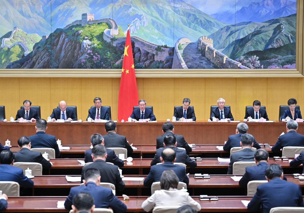 李強(qiáng)主持召開國務(wù)院第四次全體會議 深入學(xué)習(xí)貫徹習(xí)近平總書記在全國“兩會”期間的重要講話精神 對落實(shí)國務(wù)院2024年重點(diǎn)工作進(jìn)行部署